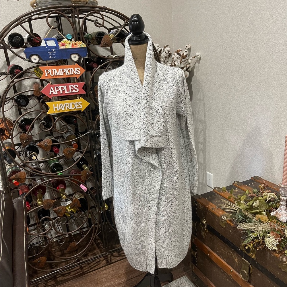 RVCA Ladies Gray and White Over sized Knit Sweater.